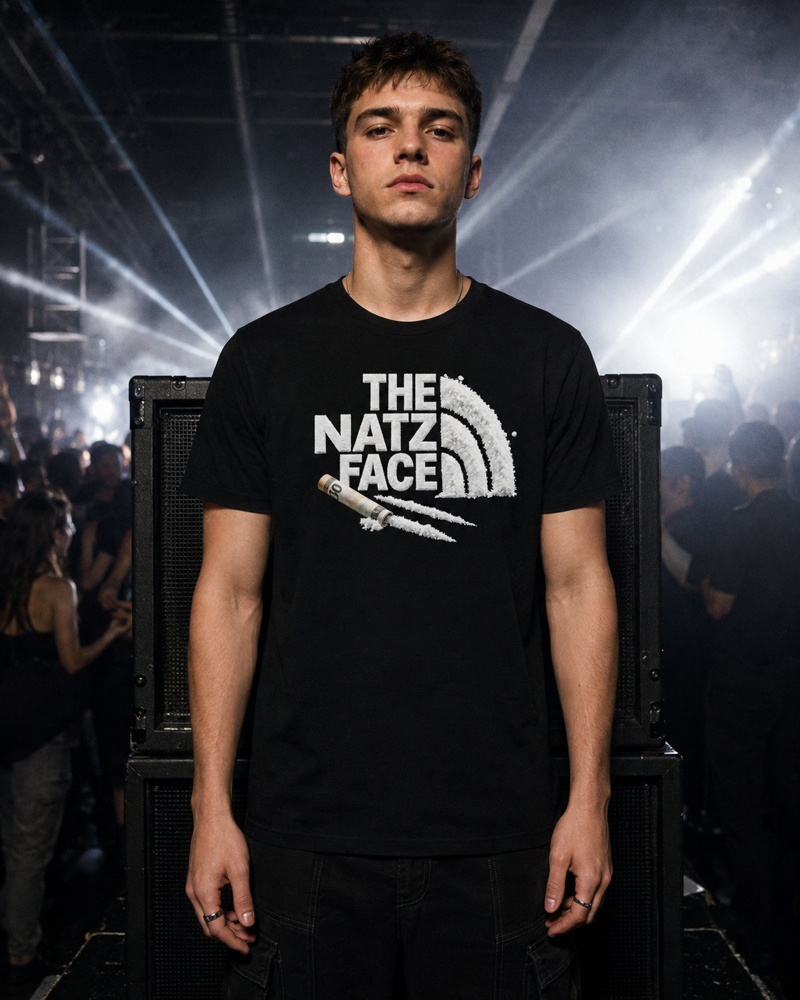 The Natz Face Shirt Unisex - schwarzes Unisex-Shirt getragen auf dem Rave
