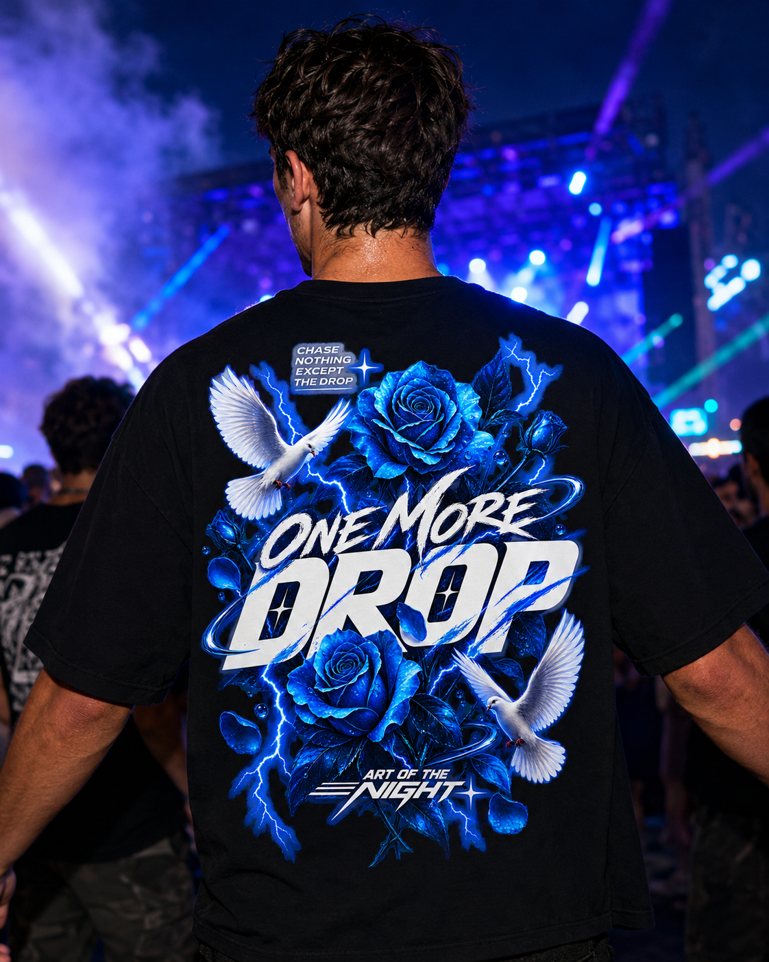 Art Of The Night Oversized Shirt (Backprint) - schwarzes Oversized-Shirt getragen auf dem Rave