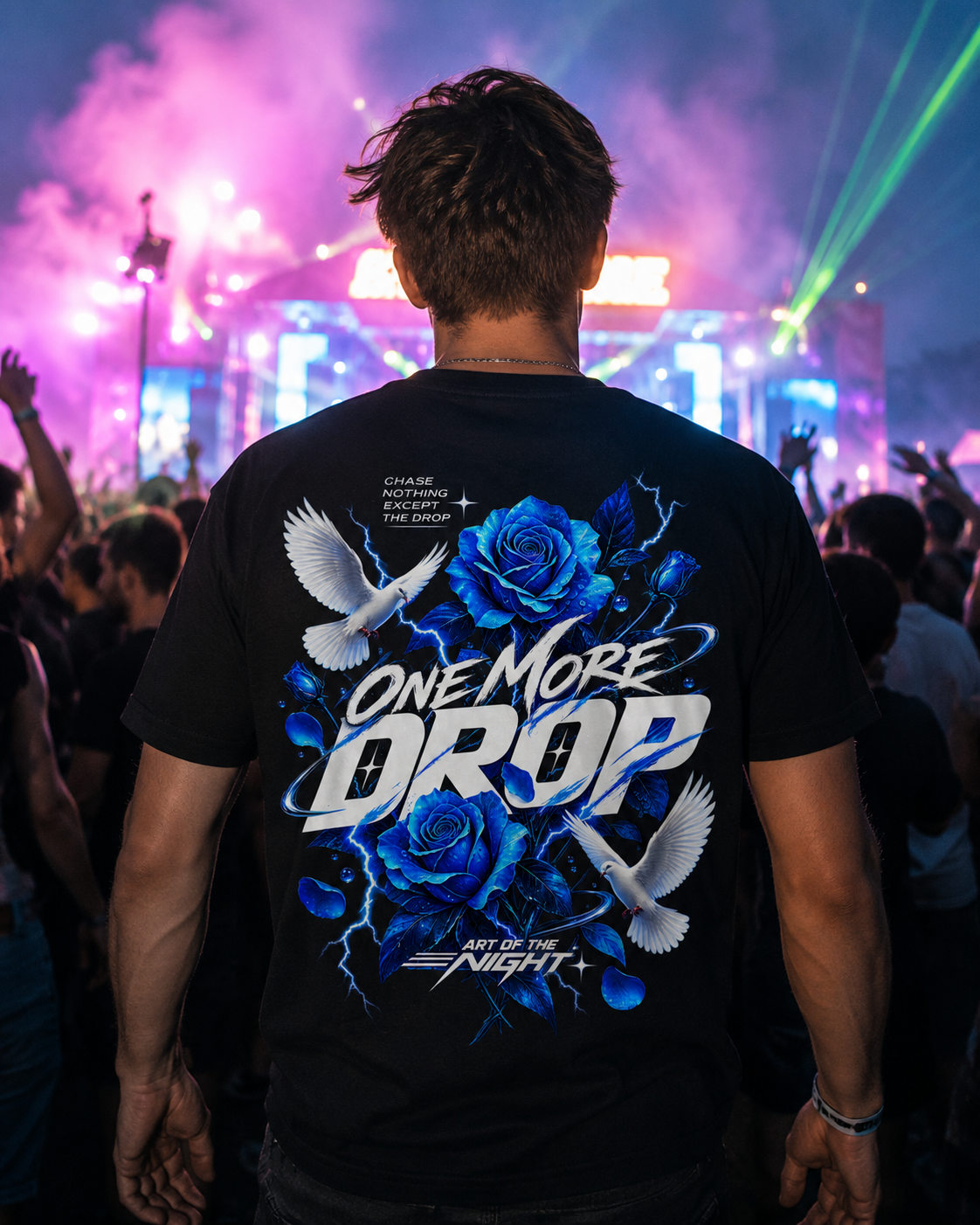 Art Of The Night - schwarzes Unisex-Shirt getragen auf dem Rave