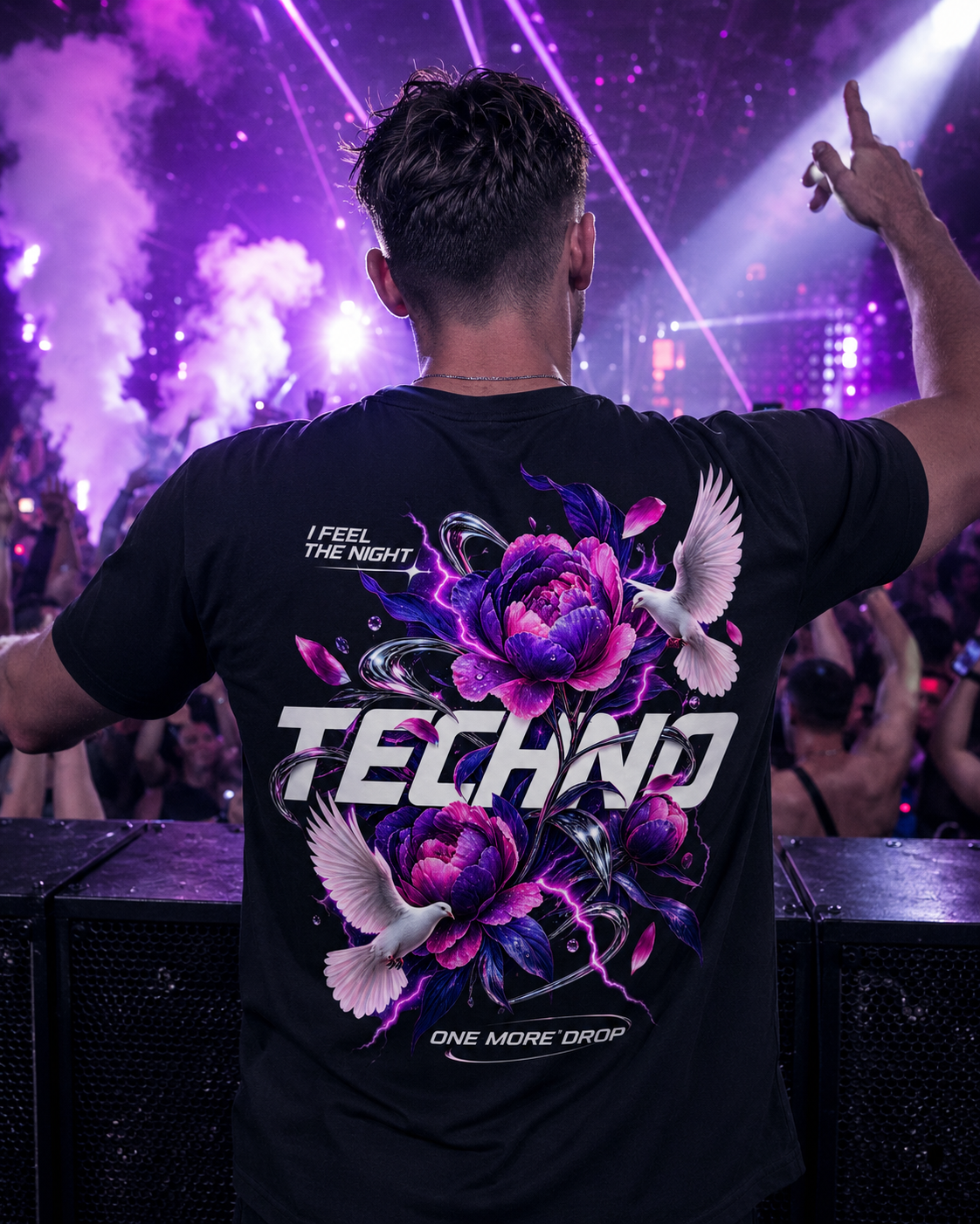I Feel The Night - schwarzes Unisex-Shirt getragen auf dem Rave