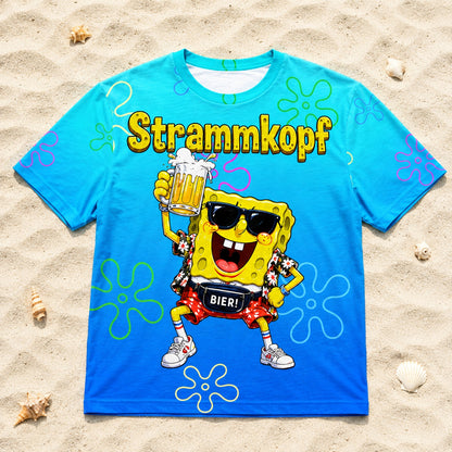 Strammkopf Alloverprint T-Shirt - All-Over-Print T-Shirt flach im Strandsand liegend