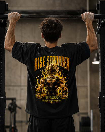 Rise Stronger Oversized Shirt - schwarzes Oversized-Shirt getragen im Gym