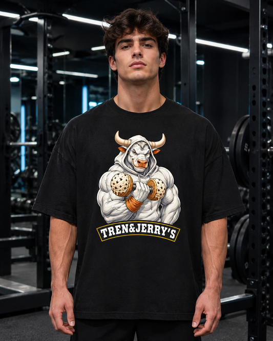 TREN&JERRY'S Muskelgenuss Oversized Shirt in Schwarz, getragen im Gym - Oversized Fit mit Print