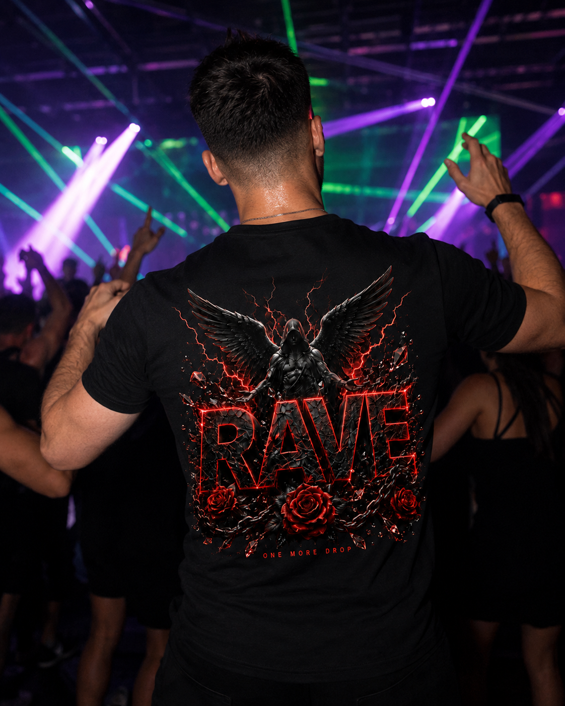RAVE REQUIEM (Backprint) Shirt Unisex - schwarzes Unisex-Shirt getragen auf dem Rave