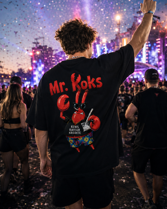 Mr Koks (Backprint) Oversized Shirt - schwarzes Oversized-Shirt getragen auf dem Rave