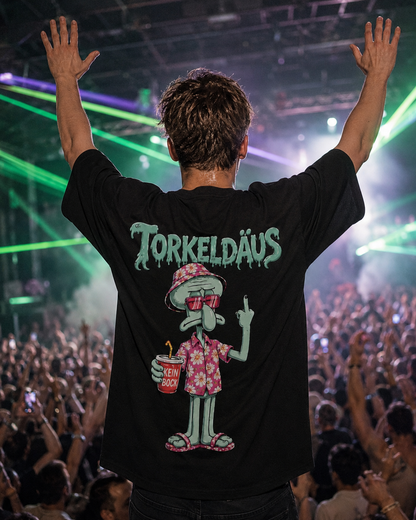Torkeldäus (Backprint) Oversized Shirt - schwarzes Oversized-Shirt getragen auf dem Rave