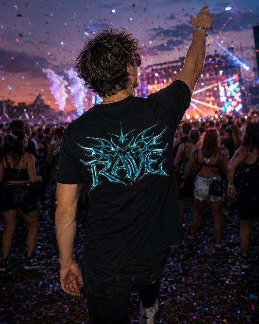 Türkis Rave Shirt Unisex - schwarzes Unisex-Shirt getragen auf dem Rave
