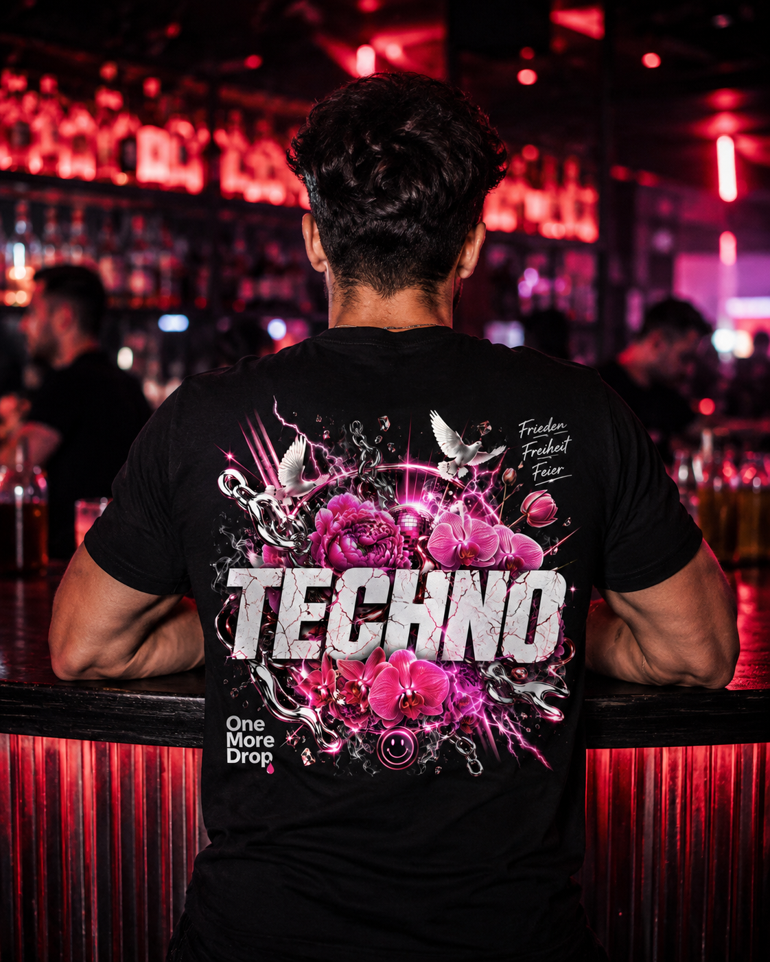 Neon Techno Explosion Shirt Unisex - schwarzes Unisex-Shirt getragen auf dem Rave