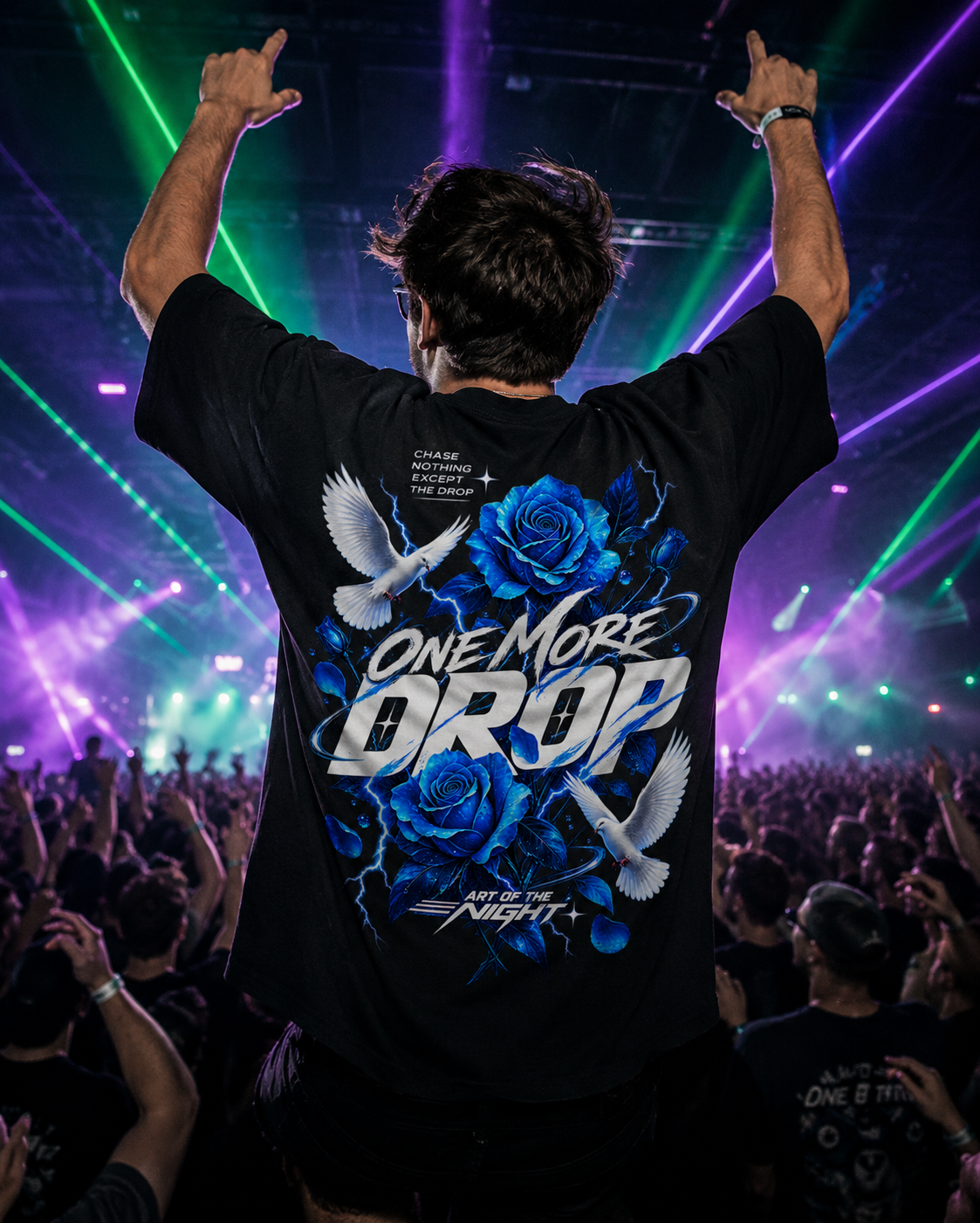 Art Of The Night Oversized Shirt - schwarzes Oversized-Shirt getragen auf dem Rave