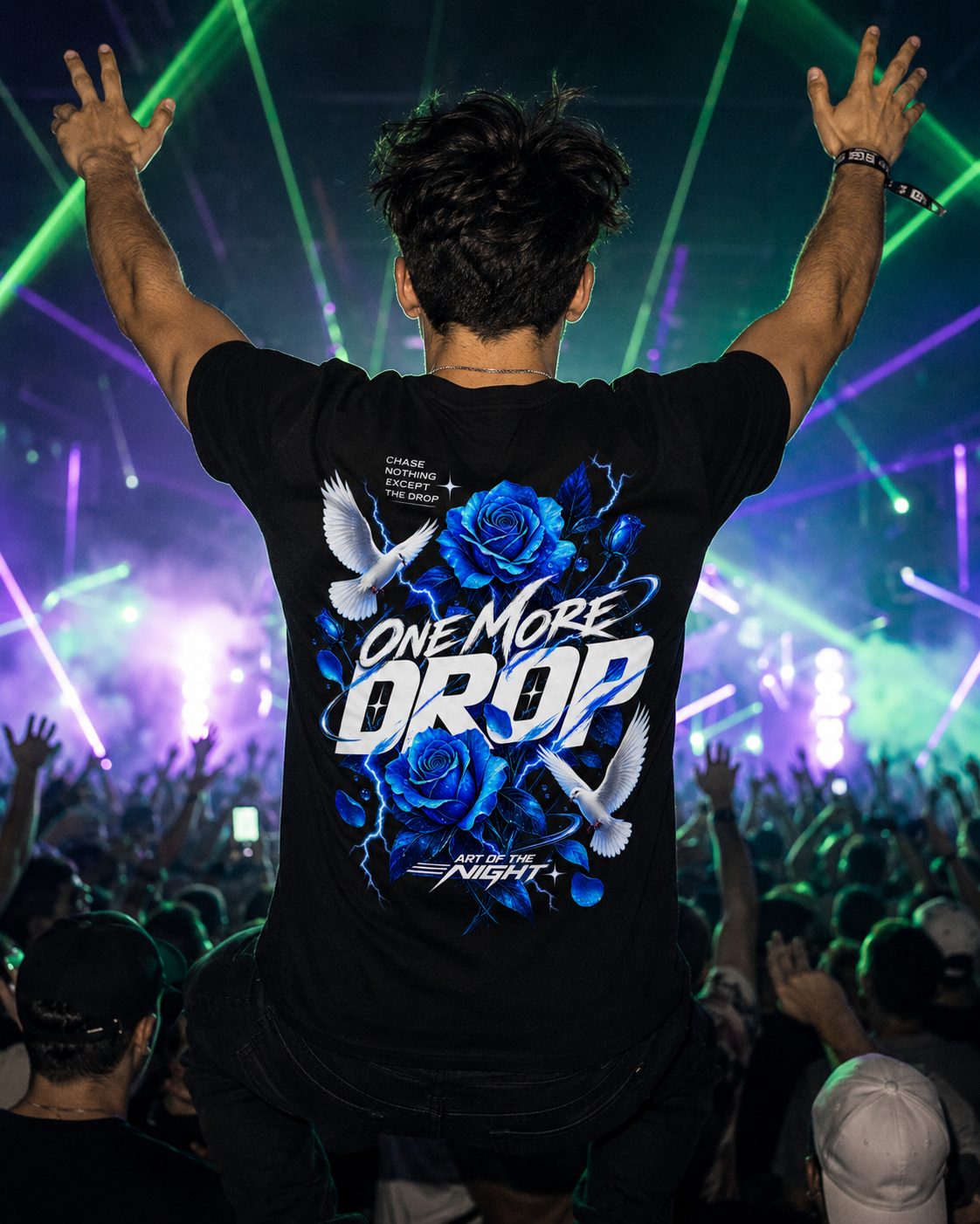 Art Of The Night - schwarzes Unisex-Shirt getragen auf dem Rave