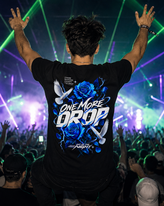 Art Of The Night - schwarzes Unisex-Shirt getragen auf dem Rave