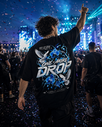 Obey The Drop Oversized Shirt - schwarzes Oversized-Shirt getragen auf dem Rave
