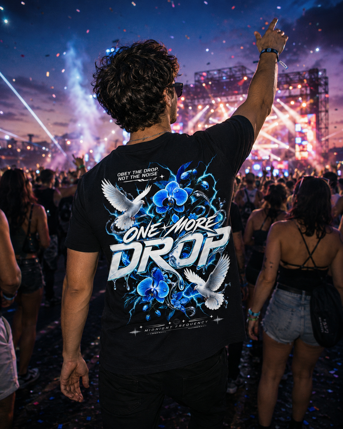 Obey The Drop - schwarzes Unisex-Shirt getragen auf dem Rave