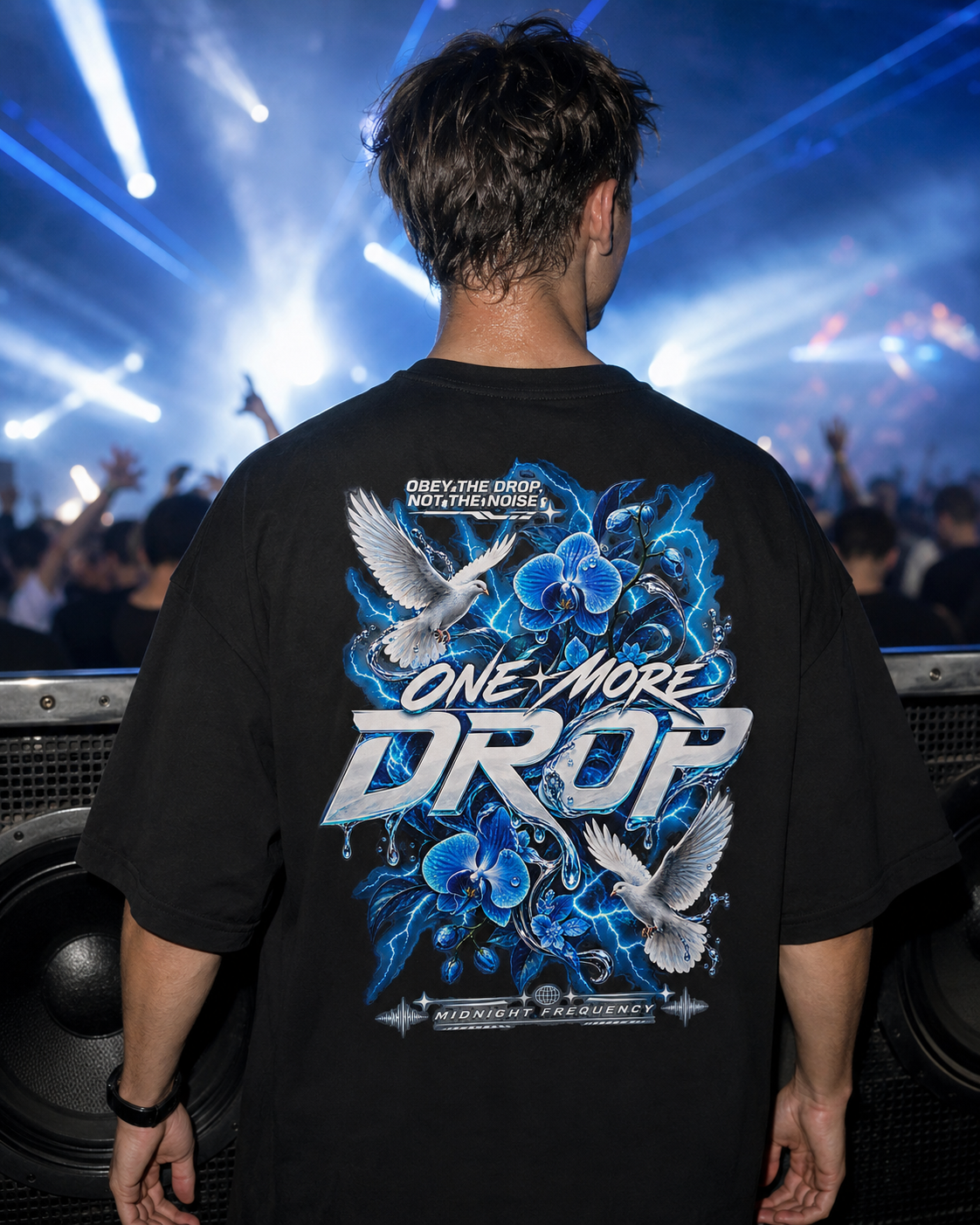 Obey The Drop Oversized Shirt (Backprint) - schwarzes Oversized-Shirt getragen auf dem Rave