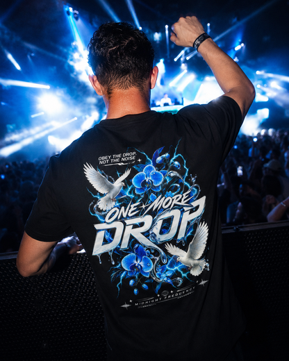 Obey The Drop - schwarzes Unisex-Shirt getragen auf dem Rave