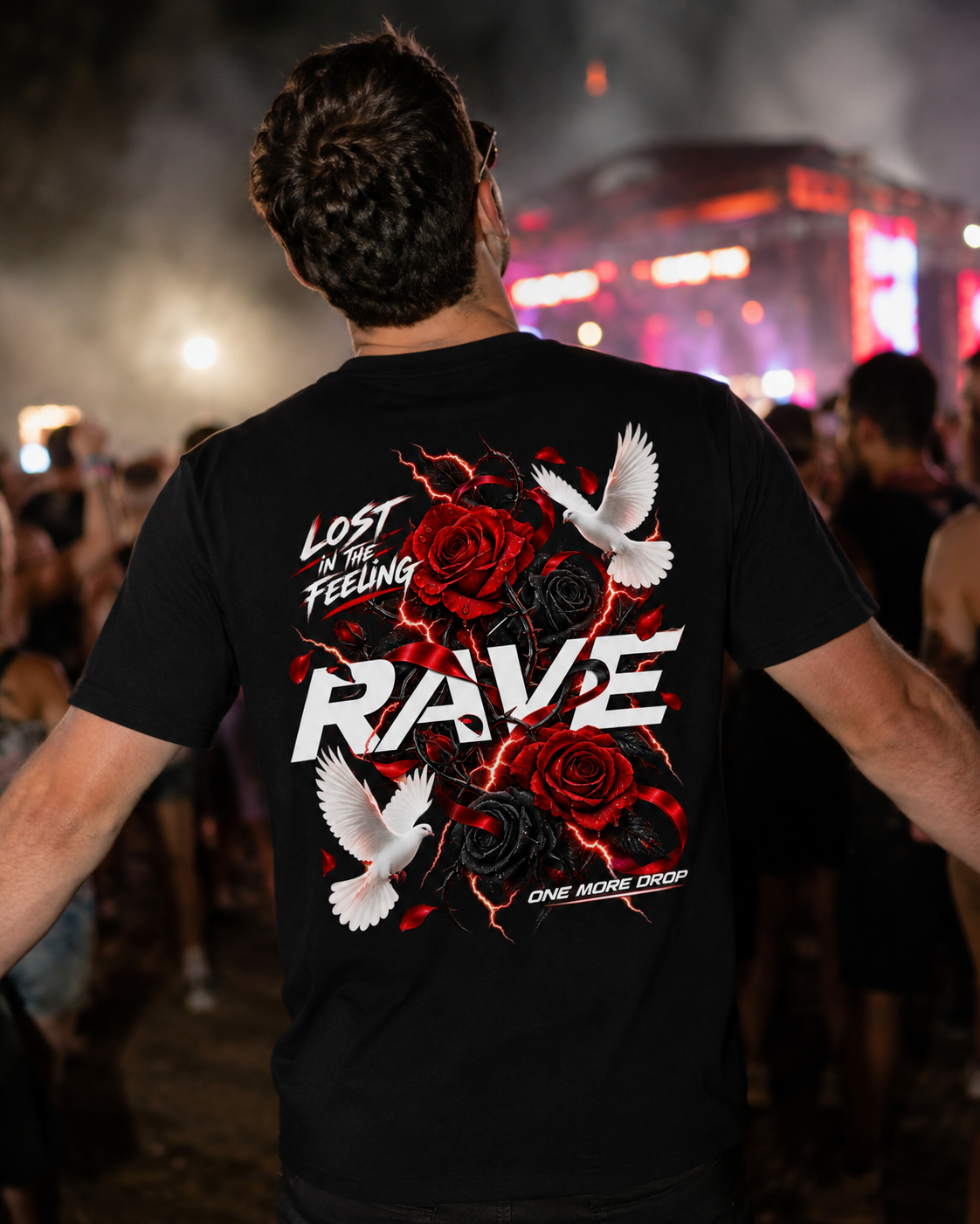 Lost In The Feeling - schwarzes Unisex-Shirt getragen auf dem Rave